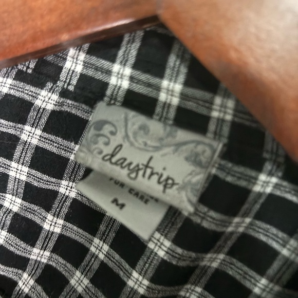 Daytrip-Black&White button-up plaid print shirt - Picture 3 of 6